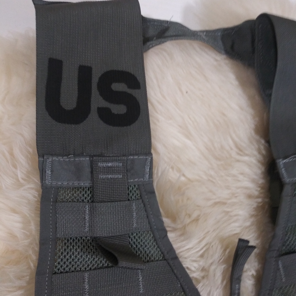 ACU Fighting Load Carrier MOLLE II Utility Vest - Picture 4 of 8